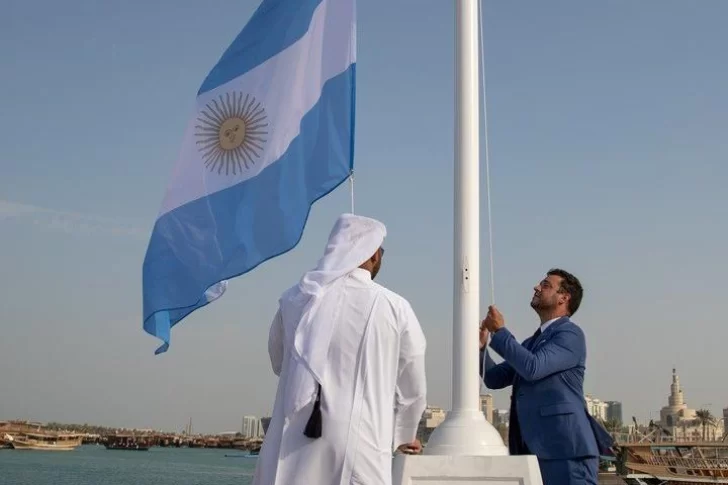 Ya izaron la bandera argentina en la capital de Catar