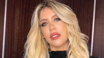 Wanda Nara se quiere tanto que posó con una campera con su rostro Wanda Nara se quiere tanto que posó con una campera con su rostro
