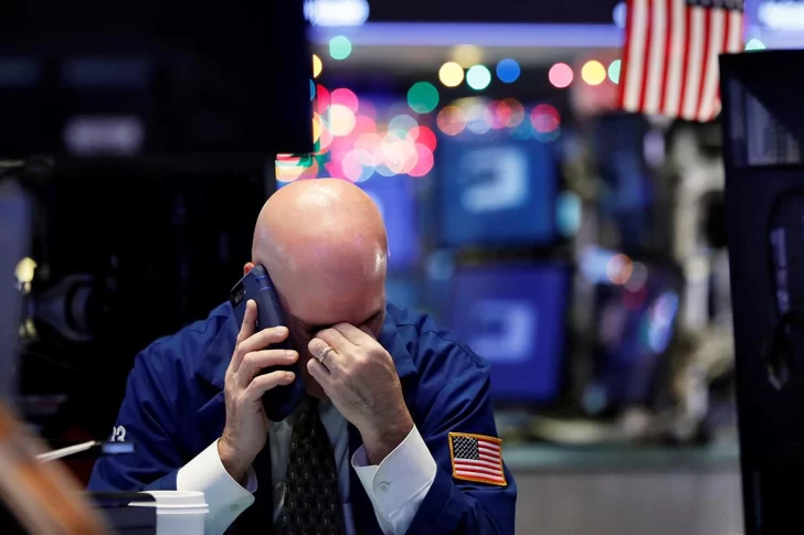 Acciones y bonos argentinos se hunden hasta 10% tras anuncios del Gobierno