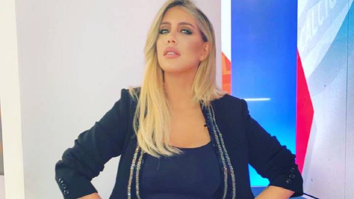 Wanda Nara se suma al hilo dental ultra XS y encaje negro