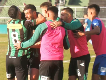 Penco convirtió su gol 50 en San Martín, para dar vuelta el marcador en el 2-1 ante Quilmes
