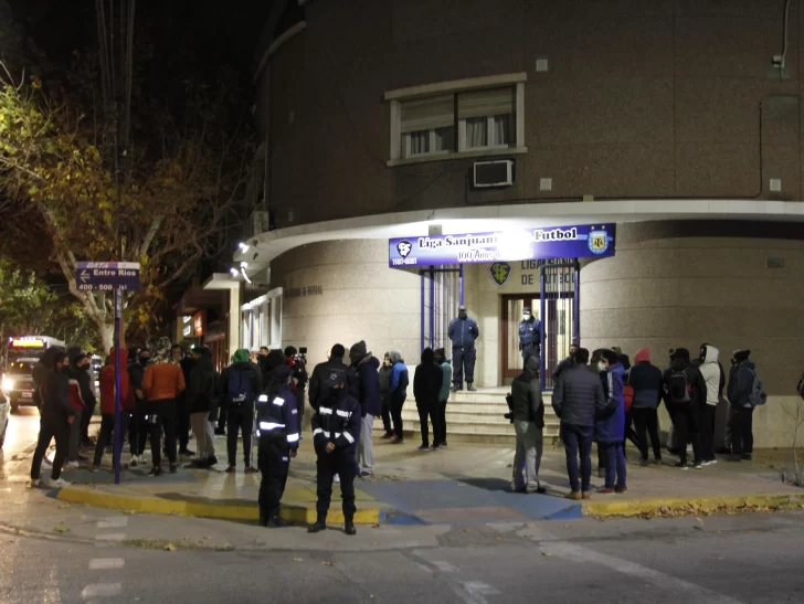 Comenzaron las negociaciones para que el fútbol local se reanude en agosto Comenzaron las negociaciones para que el fútbol local se reanude en agosto