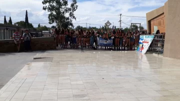 Cientos de fans esperan por ver a sus ídolos de CNCO Cientos de fans esperan por ver a sus ídolos de CNCO