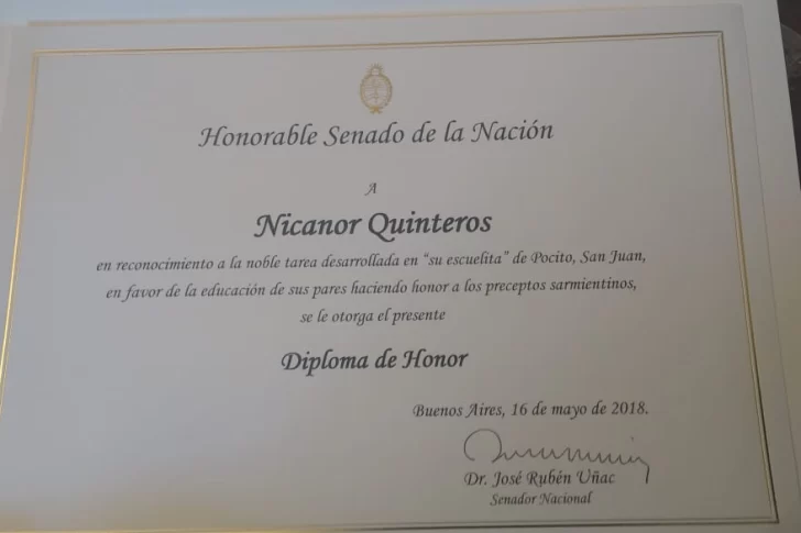 El Senado distinguió a Nicanor, que también recibió obsequios de los legisladores sanjuaninos