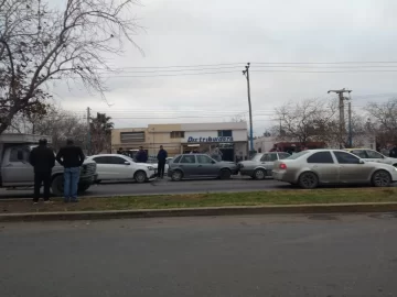 Choque en cadena con 5 autos dejó caos de tránsito en Pocito Choque en cadena con 5 autos dejó caos de tránsito en Pocito