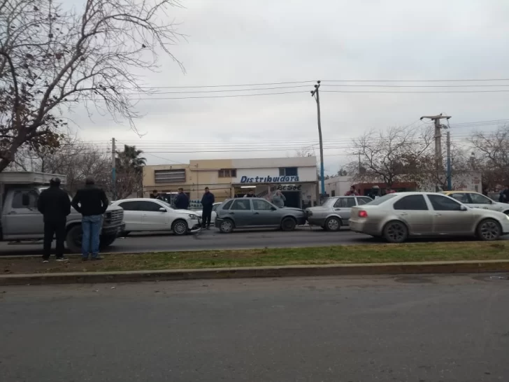 Choque en cadena con 5 autos dejó caos de tránsito en Pocito Choque en cadena con 5 autos dejó caos de tránsito en Pocito