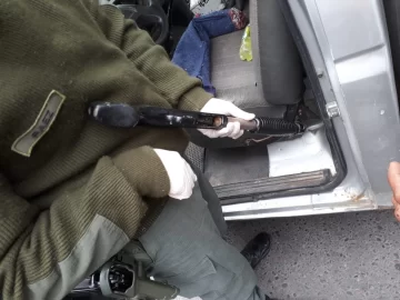 Lo detuvieron cuando viajaba en su camioneta con marihuana y una escopeta recortada Lo detuvieron cuando viajaba en su camioneta con marihuana y una escopeta recortada