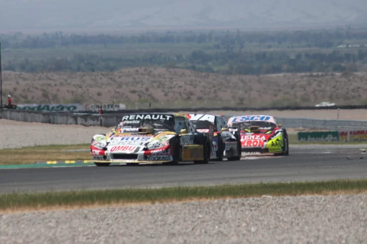 Un podio de lujo ante más de 60 mil personas en el debut del TC en El Villicum Un podio de lujo ante más de 60 mil personas en el debut del TC en El Villicum