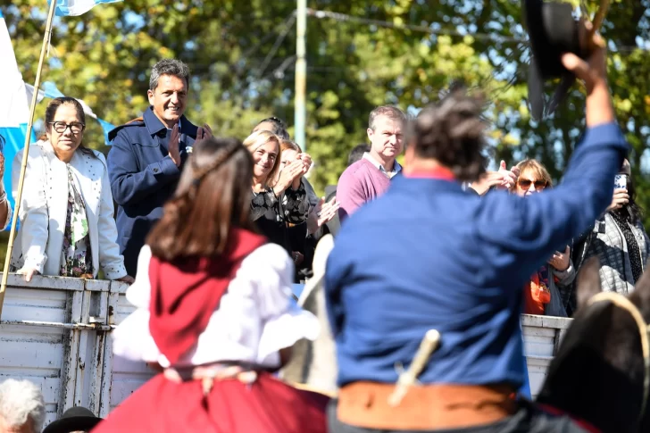 Massa: “Macri desprecia la Constitución, por eso es hora de defender a la gente” Massa: “Macri desprecia la Constitución, por eso es hora de defender a la gente”