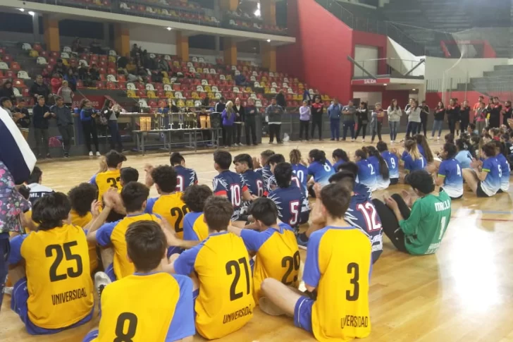 Las chicas de Alianza y los chicos de la UNSJ fueron los campeones del Regional de handball