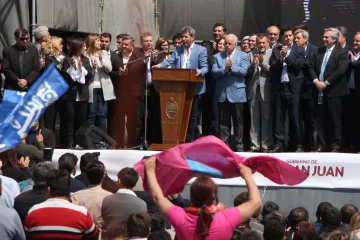 “Le doy la bienvenida al hombre que está recuperando la esperanza de los argentinos” “Le doy la bienvenida al hombre que está recuperando la esperanza de los argentinos”