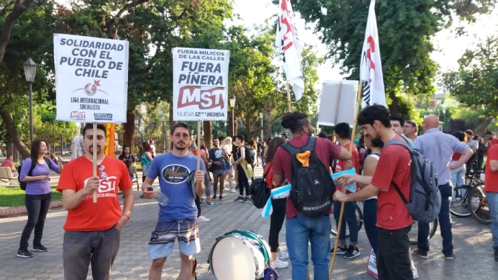 Organizaciones de izquierda se solidarizaron con el pueblo chileno y cargaron contra Piñera Organizaciones de izquierda se solidarizaron con el pueblo chileno y cargaron contra Piñera