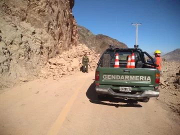Tras el derrumbe, reabrieron el camino entre Rodeo y Jáchal Tras el derrumbe, reabrieron el camino entre Rodeo y Jáchal