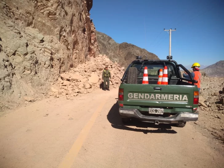 Tras el derrumbe, reabrieron el camino entre Rodeo y Jáchal Tras el derrumbe, reabrieron el camino entre Rodeo y Jáchal