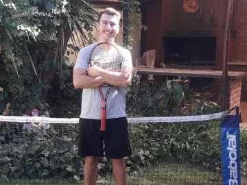 Tenis a la gorra: el profe que sigue dando clases vía WhatsApp Tenis a la gorra: el profe que sigue dando clases vía WhatsApp