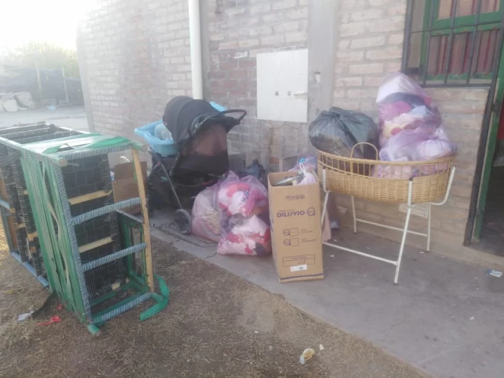 La desesperación de una joven madre que desalojaron de la casa que le prestaban La desesperación de una joven madre que desalojaron de la casa que le prestaban