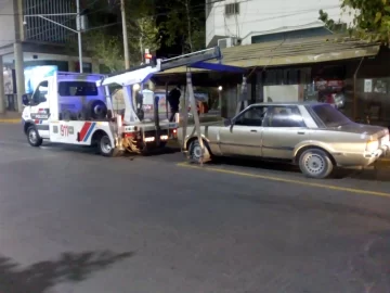 Dos hermanos atravesaron la peatonal en auto: el conductor estaba ebrio