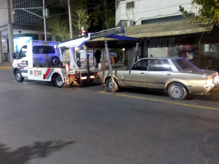 Dos hermanos atravesaron la peatonal en auto: el conductor estaba ebrio