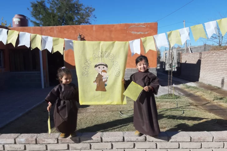 [FOTOS] Aunque no hubo procesión, San Antonio recorrió las calles de Media Agua