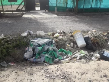 Denuncian que vecinos arrojan basura en lugares indebidos