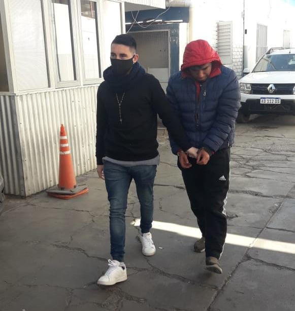 Apresan en Rawson a un joven que intentó matar a cuchillazos a un hombre Apresan en Rawson a un joven que intentó matar a cuchillazos a un hombre