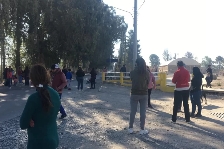 Cansados de la inseguridad, vecinos cortaron una calle a modo de protesta