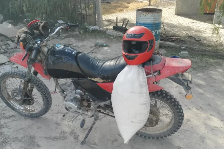 Quiso entrar en moto a San Juan por una huella: fue detenido y aislado