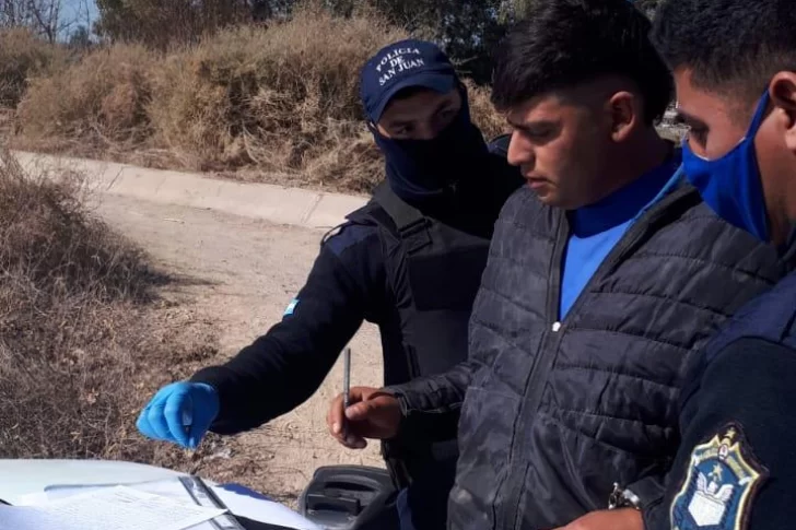 Huían de la policía, incrustaron el auto en un canal y sólo uno de cinco amigos terminó preso