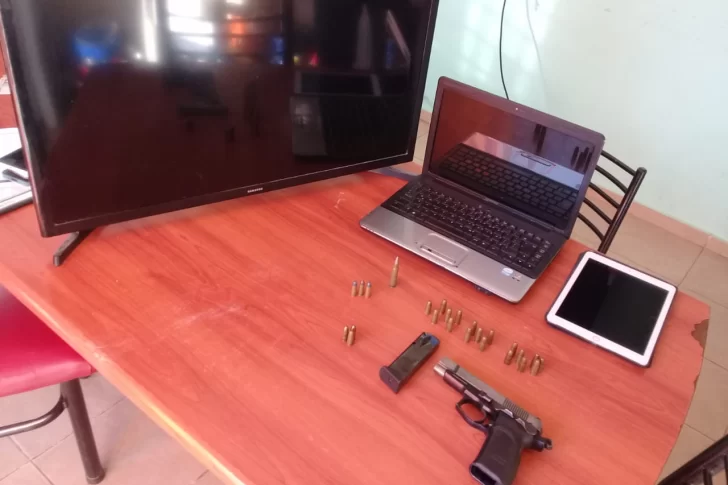 A causa de varios robos, allanan y dan con varios efectos sustraídos y una pistola
