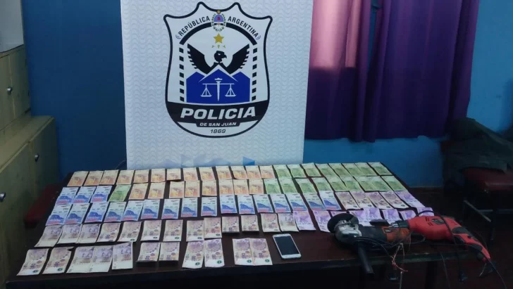 Detuvieron a un sujeto por robarle al menos $45 mil al anciano que cuidaba Detuvieron a un sujeto por robarle al menos $45 mil al anciano que cuidaba