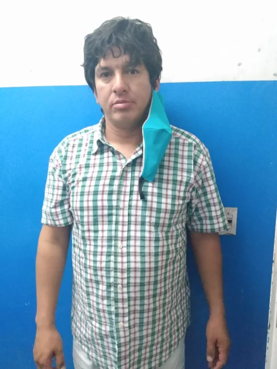 Borracho, golpeó a su expareja mientras cargaba a su hijo y la arrastró desnuda a la calle Borracho, golpeó a su expareja mientras cargaba a su hijo y la arrastró desnuda a la calle