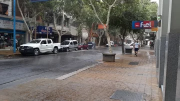Cayó granizo en seco en el Gran San Juan y luego llegó la lluvia Cayó granizo en seco en el Gran San Juan y luego llegó la lluvia