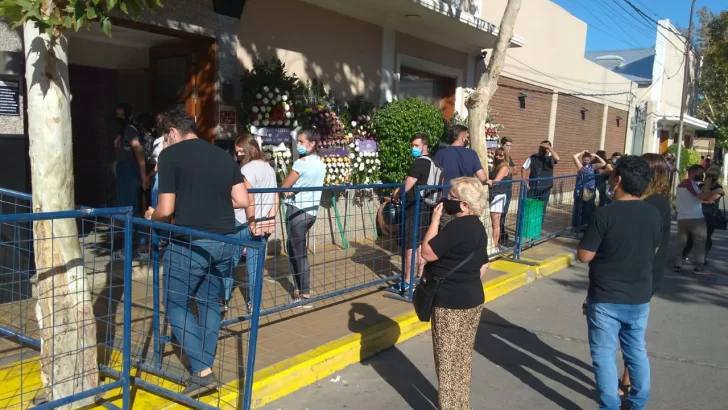 Profundo dolor en la despedida del Wey Zapata