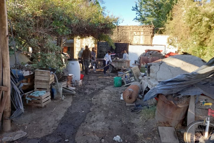 Un incendio arrasó con un galpón en Médano de Oro y dejó pérdidas totales
