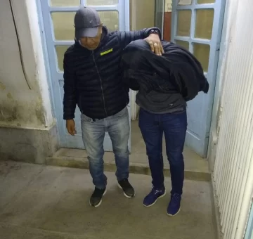 Golpeó a los policías que lo detuvieron luego de estar un mes prófugo