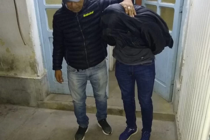 Golpeó a los policías que lo detuvieron luego de estar un mes prófugo