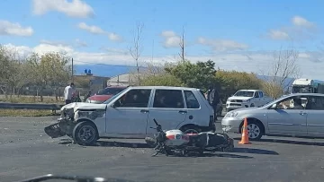 Un motociclista terminó herido al ser atropellado por un auto en un peligroso cruce Un motociclista terminó herido al ser atropellado por un auto en un peligroso cruce