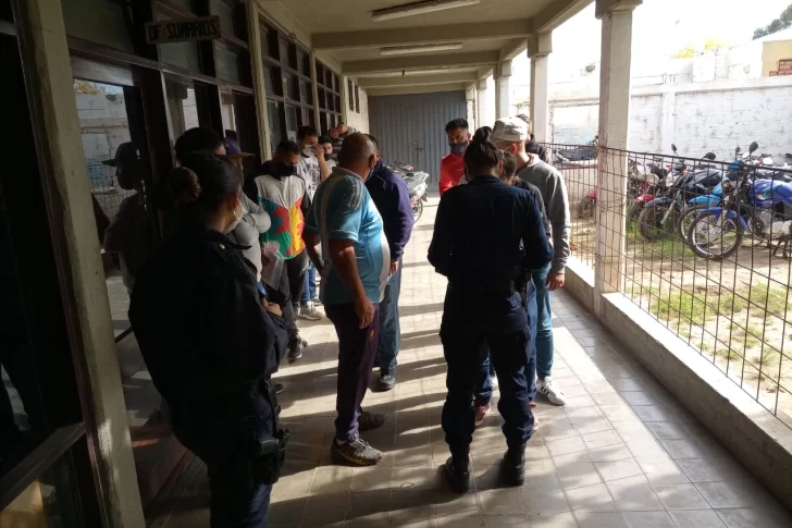 Aprehendieron a 13 hinchas de Colón de Santa Fe en el Barrio Aramburu