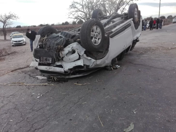 Perdió el control y protagonizó un violento vuelco con su camioneta Perdió el control y protagonizó un violento vuelco con su camioneta