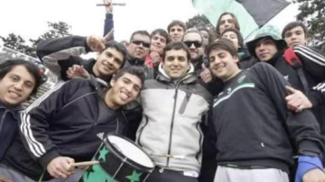 Más de 48 hs de puro aliento: el recuerdo de dos hinchas verdinegros a 10 años del ascenso Más de 48 hs de puro aliento: el recuerdo de dos hinchas verdinegros a 10 años del ascenso