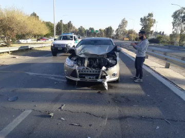 Dos choques en menos de 200 metros generaron caos en la Cirvunvalación