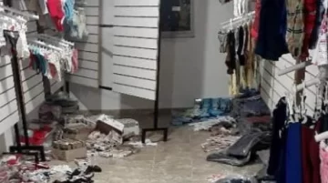 A 15 días de abrir un local de ropa que está a dos cuadras de una comisaría, le robaron cerca de $1,2 millones A 15 días de abrir un local de ropa que está a dos cuadras de una comisaría, le robaron cerca de $1,2 millones