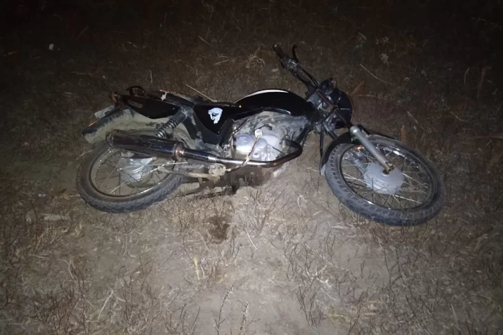 Perdió el control de su moto y falleció a orillas de la Ruta 20