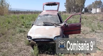 Una mujer terminó herida y un niño salió ileso en un terrible vuelco en Caucete Una mujer terminó herida y un niño salió ileso en un terrible vuelco en Caucete