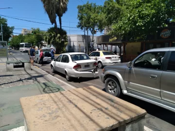 Aparatoso choque en cadena en pleno centro y en una hora pico Aparatoso choque en cadena en pleno centro y en una hora pico