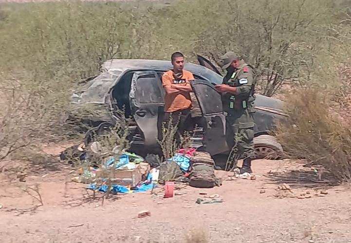 Una familia mendocina volvía de vacaciones de Salta y volcó en Vallecito Una familia mendocina volvía de vacaciones de Salta y volcó en Vallecito