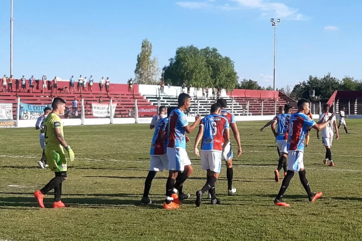 Alianza goleó a EFI Juniors y quedó cerca de la final cuyana