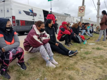 La Justicia identificó a la presunta cabecilla del corte de la Ruta 40 y emitió orden de captura La Justicia identificó a la presunta cabecilla del corte de la Ruta 40 y emitió orden de captura