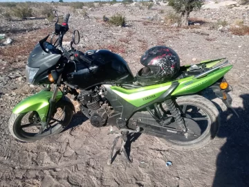 Robaron una moto, asaltaron a mano armada una heladería, se fugaron y uno cayó Robaron una moto, asaltaron a mano armada una heladería, se fugaron y uno cayó