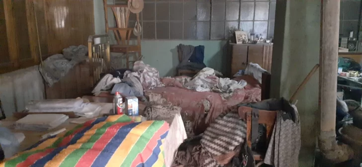 Encañonan, golpean y atan a una jubilada para robarle $110.000, joyas y una escopeta Encañonan, golpean y atan a una jubilada para robarle $110.000, joyas y una escopeta